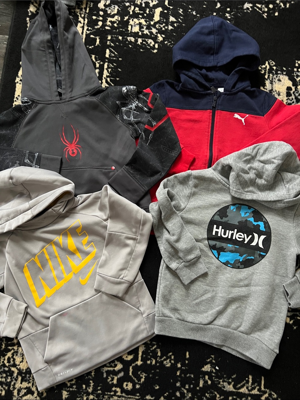 Boys 4 pc hoodie bundle Nike/puma sz 6